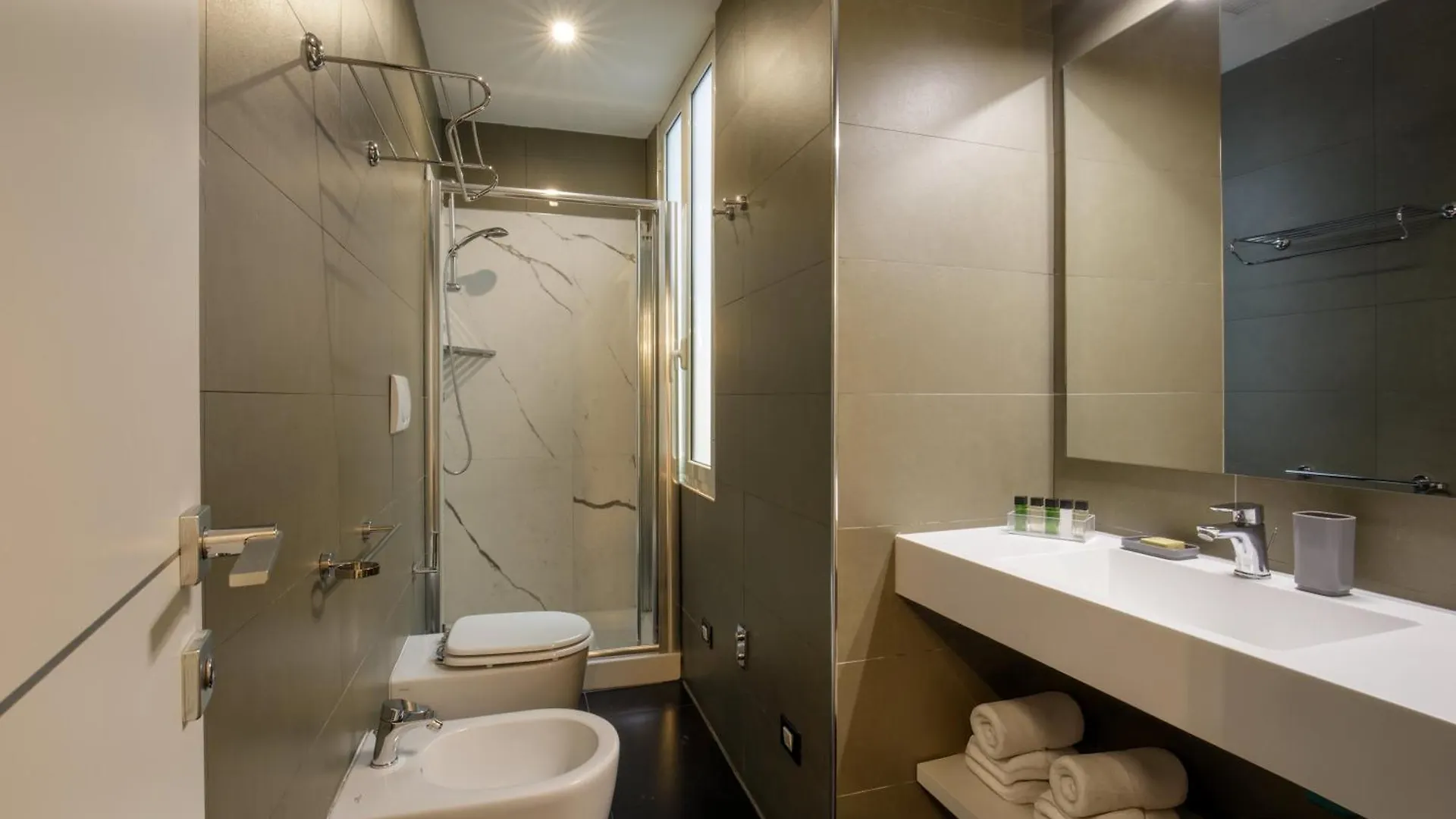 *** Guest house Stay Inn Rome Via Del Corso Italy